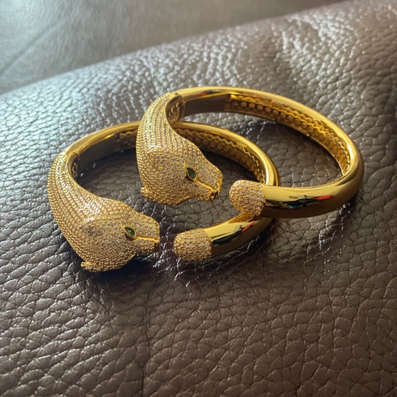 Eye Candy Luxe Collection Gold Emerald Jaguar Cuff - Picture 4 of 5